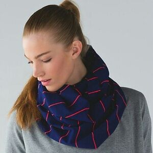 LULULEMON Vinyasa Scarf - 3 ways- Navy/Orange